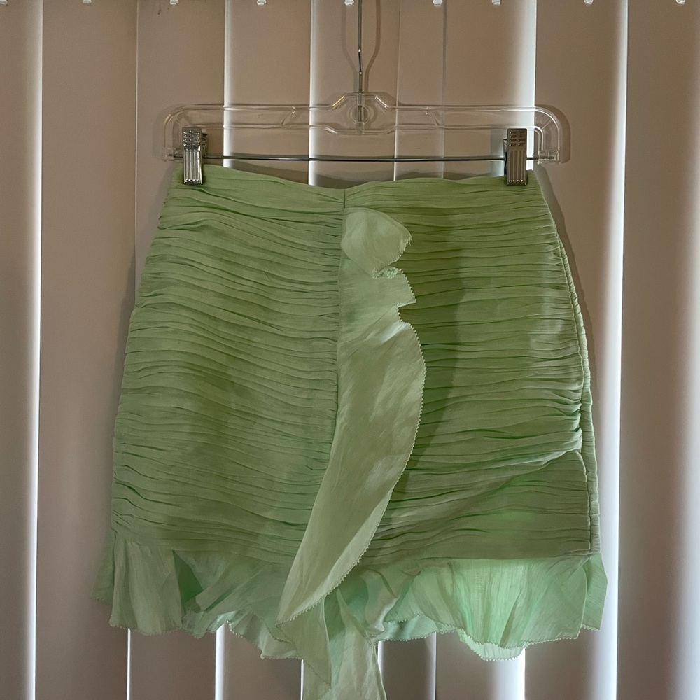 Hansen & Gretal Light Green Ruched Mini Skirt
